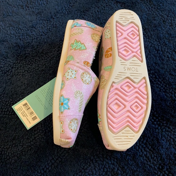 TOMS pink sugar cookie shoe, size 6 & 7 - Picture 11 of 11